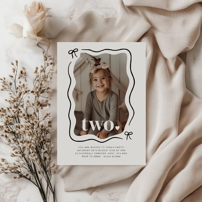 Bow Wavy Border Photo 2nd Birthday Invitation (Créateur téléchargé)