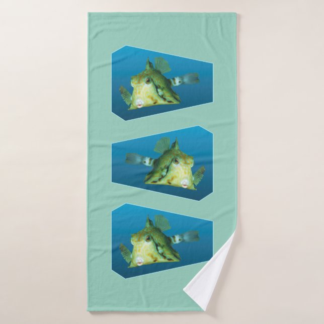 Boxfish - arrière - plan bleu dégradé | (Serviette de bain)