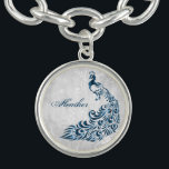 Bracelet Avec Breloques Bleu Peacock Leaf Vine Charme personnalisé Bracele<br><div class="desc">Personnalisez un cadeau unique pour vos demoiselles d'honneur avec un bracelet de charme personnalisé Blue Peacock Leaf Vine. Le design bracelet présente un arrière - plan gris clair avec un paon bleu vif orné d'un embellissement de vigne à feuilles. Personnalisez avec le nom de votre servante. Papeterie mariage supplémentaire et...</div>