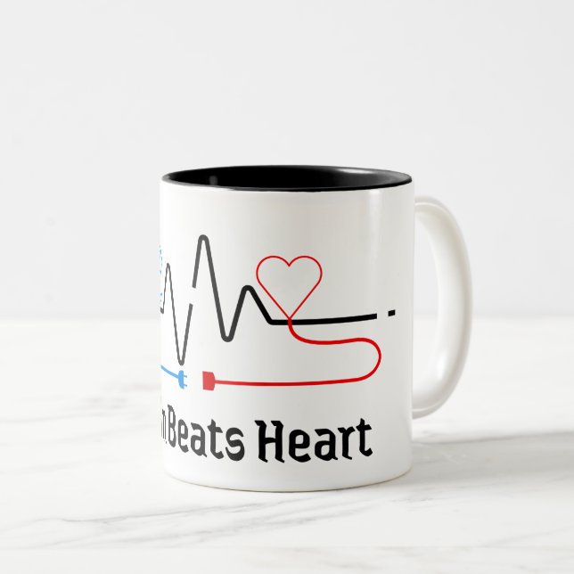 Brain vs Heart Minimalist Mug  (Devant droit)