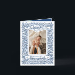Branches abondantes Hanoukka bleu foncé Carte phot<br><div class="desc">Branches et petits baies abondent dans ce cadre photo dessiné à la main. Le ruban "A Very Happy Hanoukka" - graphique peut être modifié en couleur ou supprimé pour ajouter votre propre salutation typée. Nom de famille et Année sont ci-dessous, zone facultative pour un message à l'arrière, ou vous pouvez...</div>