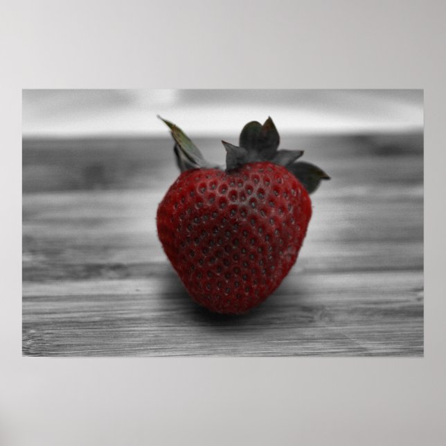 Bright Red Strawberry sur B&W Photo Poster (Devant)
