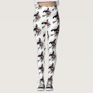 broche noire sur les leggings de sorcière