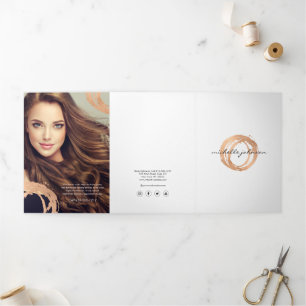 Brochure de luxe à logo circulaire peint en faux o