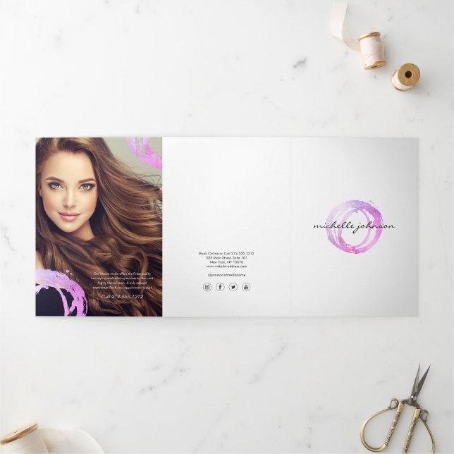 Brochure du logo rond peint en rose luxe (Extérieur)