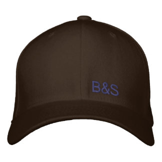 Brodée Brun sur le casquette de Benny brodé par brun et