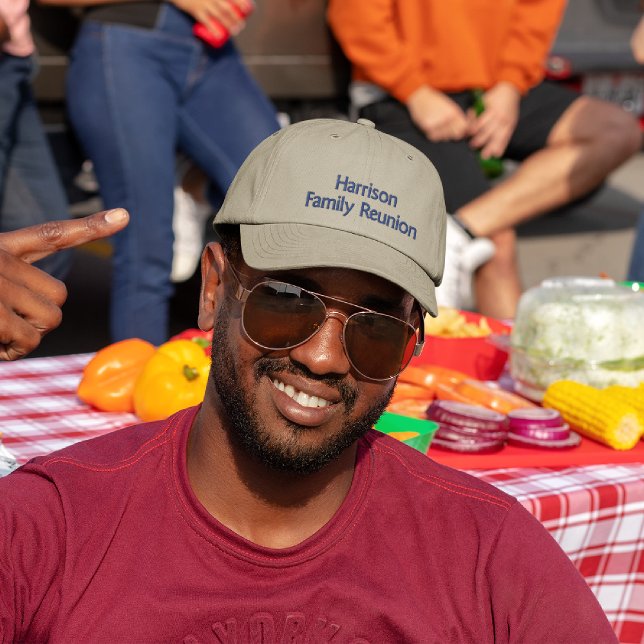 Brodée Casquette kaki avec nom de famille brodé en bleu m (Créateur téléchargé)
