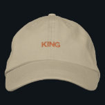 Brodée Entrez en Pourcentage avec le Casquette kaki King<br><div class="desc">Ce casquette de couleur kaki porte le mot "Roi" brodé sur le devant. Fabriquée en coton doux et durable,  cette casquette offre un ajustement confortable avec sa sangle réglable. Parfait pour ajouter une touche de style royal à votre tenue quotidienne.</div>