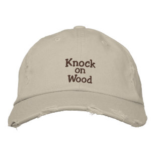 Brodée Frapper sur Casquette de bois