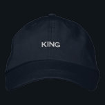 Brodée KING Texte Casquette Accessoires pour cheveux Coto<br><div class="desc">Ce casquette de marine présente une broderie "KING", élégante mais décontractée. Fabriqué en coton de haute qualité et ajustable pour un ajustement parfait, c’est un choix idéal pour faire une déclaration.</div>
