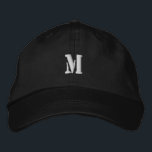 Brodée M Monogramme élaboré avec Casquette de poinçonnage<br><div class="desc">Cette casquette de noir réglable offre une fusion élégante de simplicité et de personnalisation, conçue pour ceux qui apprécient à la fois le confort et l'individualité. La pièce maîtresse de ce casquette est le monogramme brodé "M", élaboré avec une couture méticuleuse pour donner un look pointu et durable qui se...</div>