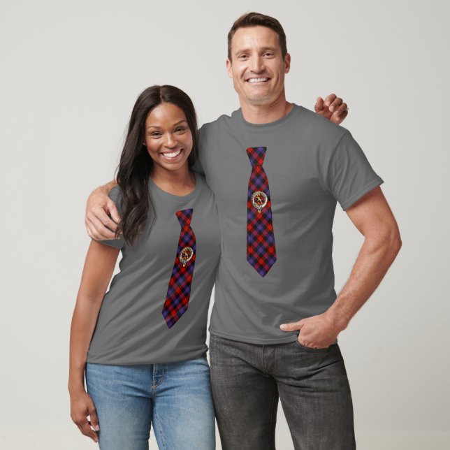 Brown Tartan Necktie T-Shirt w/Badge (Unisexe)