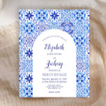 Budget Arch Portugais Carrelage Bleu Invite Mariag<br><div class="desc">Ce design rustique est orné d'un motif arrière - plan de carreaux portugais bleu et blanc d'aquarelle, ou azulejos. Personnalisez-le avec les noms de la mariée et du marié dans le script de calligraphie bleu et le texte restant dans une combinaison de sans serif, cuivre et italique sur une forme...</div>