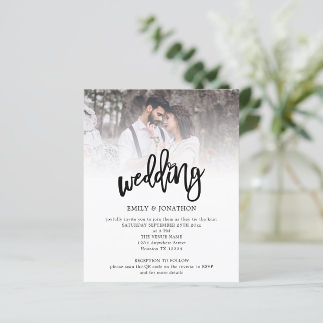 Budget Artsy Script Photo QR Code Mariage Invitati (Debout devant)