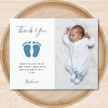 Budget Boy's Baby shower Photo Carte de remercieme<br><div class="desc">Ce Carte de remerciements de Baby shower Boy à petit budget est décoré avec une élégante typographie de script et les pieds de bébé en parties scintillant bleue mignonne. Facilement personnalisable avec votre message et votre photo.</div>