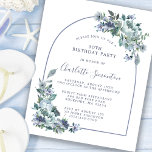 Budget Dusty Blue Floral 30e anniversaire Invitati<br><div class="desc">Des pivoines et des fleurs sauvages bleus poussiéreux décorent une jolie invitation à l'anniversaire. La calligraphie moderne et l'arc ajoutent au Boho Vibe.</div>