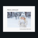 Budget Joy Peace Love Photo Christmas Holiday Card<br><div class="desc">Envoyez des salutations saisonnières à votre famille et à vos amis avec cette carte de Noël / Vacances à budget simple et élégant. Il dit "Peace Love Joy." Personnalisez-le avec votre propre photo et votre nom.</div>