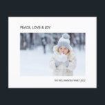 Budget Joy Peace Love Photo Christmas Holiday Card<br><div class="desc">Envoyez des salutations saisonnières à votre famille et à vos amis avec cette carte de Noël / Vacances à budget simple et élégant. Il dit "Peace Love Joy." Personnalisez-le avec votre propre photo et votre nom.</div>