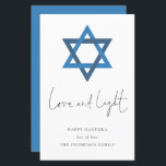 Budget Love Light Star de David Hanoukka Card<br><div class="desc">Love Light Star de David Hanoukka Card. Un prix économique 5.5" x 8.5" Carte FLAT pour vos salutations festives sur un stock de carte SEMI GLOSS 110 lb brillant (semblable à l'épaisseur d'une carte postale) VEUILLEZ NOTER : L'enveloppe fournie avec cette carte est plus grande que la carte à 6.75"...</div>