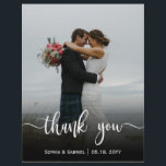 Budget Moderne Script Mariage Photo Carte de remer<br><div class="desc">Budget Moderne Mariage Écrit À La Main Photo Merci Cartes. Mariage moderne élégant merci modèle de carte postale avec une photo verticale complète sur le devant avec le texte superposé "Merci" dans une belle police de caractères de script de calligraphie lettrée à la main en blanc sur l'image. Ajoutez votre...</div>