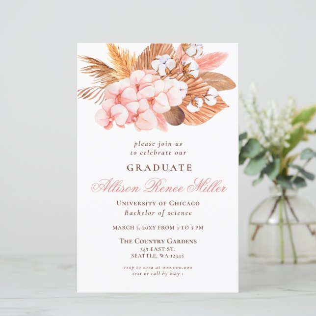 Budget Pampas Blush Graduation Party Invitation (Debout devant)
