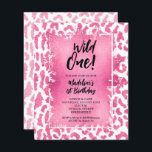 Budget Pink Leopard Wild Un 1er anniversaire Invit<br><div class="desc">Les petites invitations de fête de premier anniversaire de 4, 5 po x 5, 6 po à l'état sauvage comprennent un motif empreinte de léopard chic rose et blanc surmonté d'une couche de fausse feuille rose et les détails de votre fête d'anniversaire en lettres chic. Idéal pour TOUT ÂGE. Ces...</div>