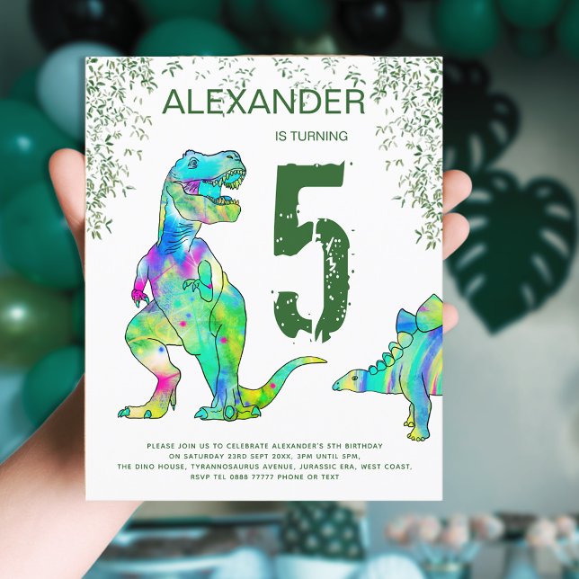 Budget pour une fête d'anniversaire sur le thème d (Dinosaur birthday party budget invitation with colorful T-Rex and stegosaurus jungle foliage)