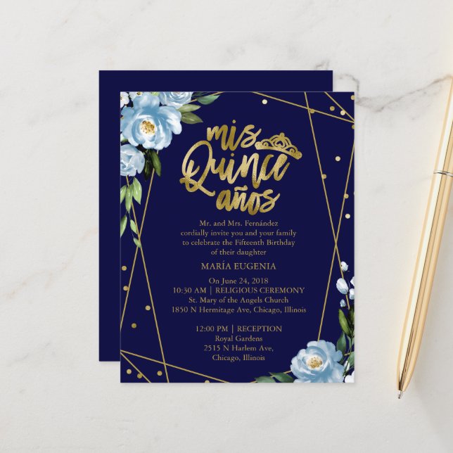 Budget Quinceanera Invitation Gold Foil bleu foncé (Devant/Arrière en situation)