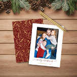 BUDGET Red Gold Simple Joyeux Noël Photo<br><div class="desc">BUDGET Red Gold Simple Script Modern Joyeux Noël Photo Holiday Card avec vos photos préférées et un script simple mais élégant Joyeux voeux de Noël. Le dos est orné d'un motif festif mais élégant de feuilles en feuille d'or, de pins et d'autres plantes botaniques d'hiver sur un arrière - plan...</div>
