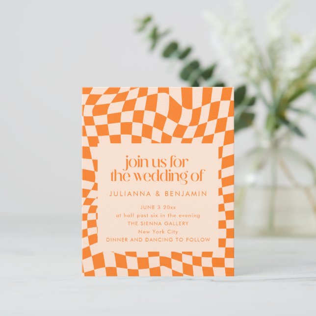 Budget Retro Orange Check Wedding QR Code Invite (Debout devant)