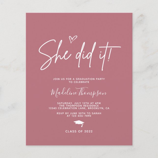 Budget Rose Pink Heart Elle l'a fait Graduation (Devant)