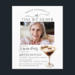 BUDGET SURPRISE PARTY Tini Bit Older Martini 60e<br><div class="desc">La photo du célébrant de l'anniversaire occupe le devant de la scène dans cette invitation à la fête d'anniversaire à martini tendance. Le design élégant et chic comprend un expresso martini. Un joli arc ajoute une touche féminine. Tout le texte est modifiable.</div>