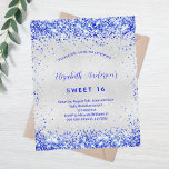 Budget Sweet 16 argent royal bleu invitation<br><div class="desc">Pour une soirée branchée Sweet 16,  16e anniversaire. Un arrière - plan métallique à l'aspect faux argenté. Décoré de parties scintillant en faux bleu royal. Personnalisez et ajoutez un nom et des détails du parti. Le nom est écrit avec un script de style manuscrit</div>