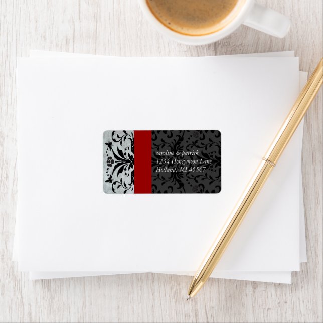 Bumble Bee Damask Étiquette de adresse Red Trim (En situation)