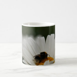Bumblebebe sur Mug Flower