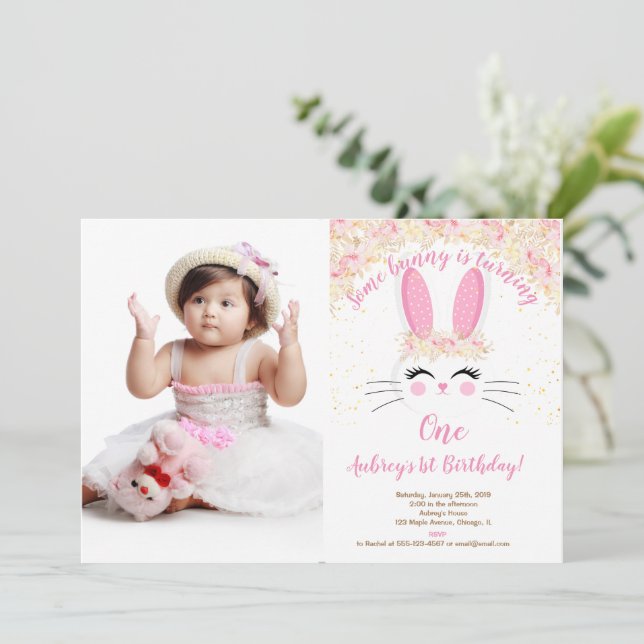 Bunny anniversaire photo invitation rose et or 1er (Debout devant)