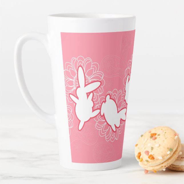 Bunny Hop Fun Latte Mug (En situation)