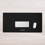 Bureau des initiales minimaux de monogramme noir m<br><div class="desc">Créez votre propre tapis de bureau personnalisé pour votre bureau avec un design minimaliste et des initiales monographiques personnalisées modernes.</div>