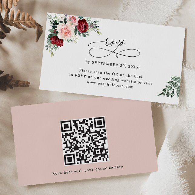 Burgundy Blush Floral Mariage QR Code Cartes RSVP (Créateur téléchargé)