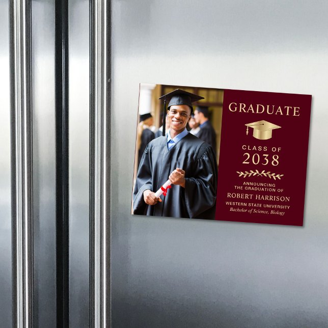 Burgundy Gold Photo Faire-part de graduation (An elegant college graduation announcement magnet to celebrate the graduate's achievements)