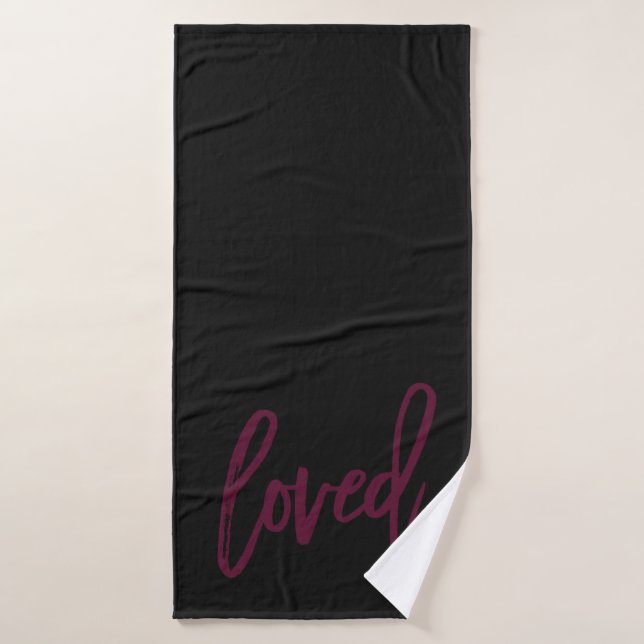Burgundy Moderne Typographie Script Loved. (Serviette de bain)