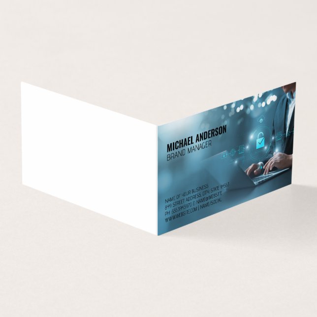 Business Man sur ordinateur | Données (Outside)