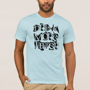 Buvez le T-shirt de plus d'hommes de l'eau