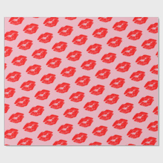 Cadeau Baisers rouges de lèvres sur le papier d'emballage