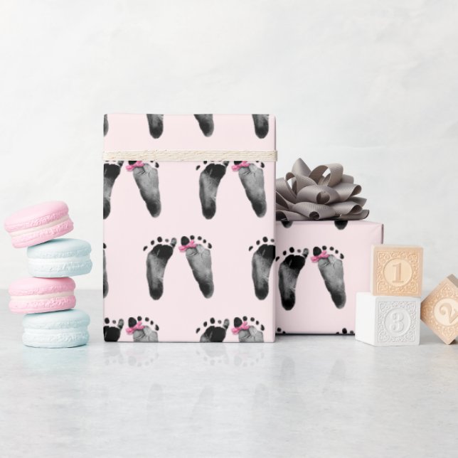 Cadeau Bébé fille avec Empreintes Bow Papier à envelopper (Baby Shower)