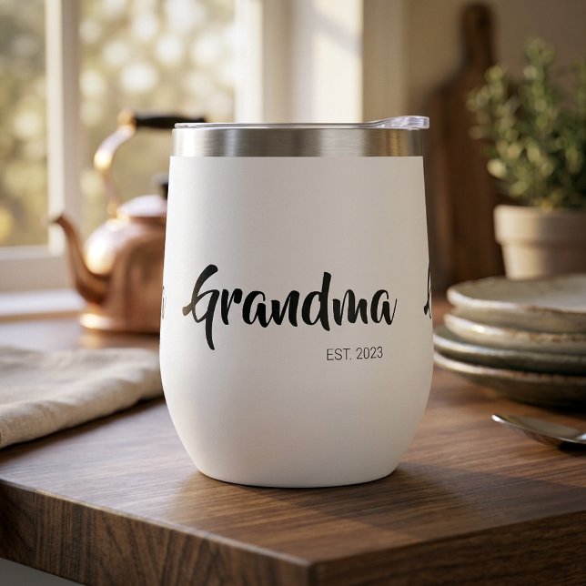 Cadeau de Mamie pour l'année de naissance du petit (Grandma Established Black White Script Gift Thermal Wine Tumbler)