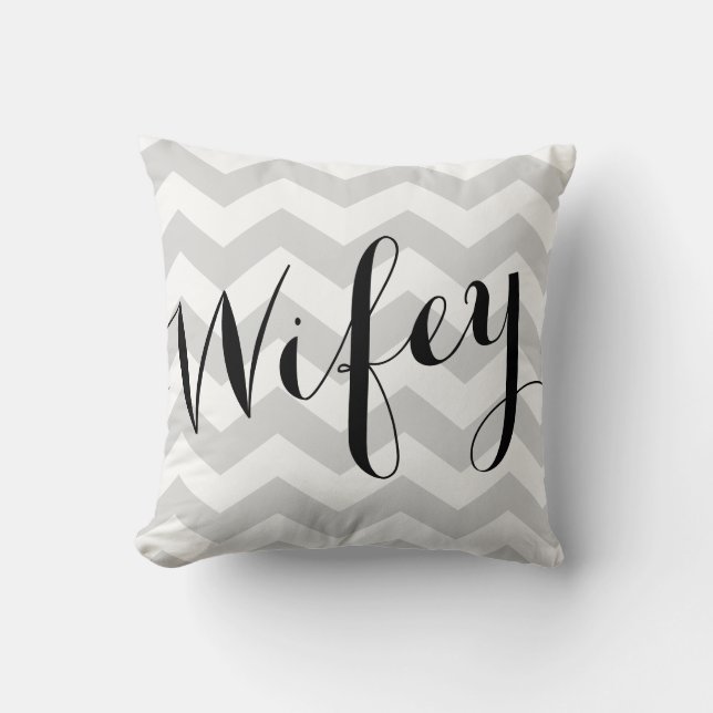 Cadeau de mariage de coussin de Chevron Wifey - (Recto)