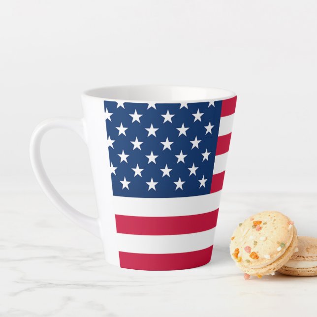 Cadeau de mug à latte de drapeau américain patriot (En situation)