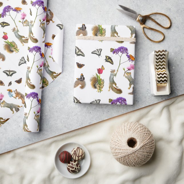 Cadeau Écureuils avec papillons enveloppant du papier (Artisanat)