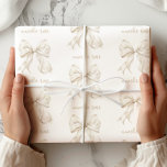 Cadeau Élégant papier d'enveloppement neutre<br><div class="desc">Ajoutez une touche de sophistication à votre don avec ce papier d'enveloppement de boue neutre élégant. Avec ses arcs en ivoire doux et délicats, superbement disposés sur un arrière - plan blanc, ce design est parfait pour les mariages, les douches nuptiales, les baby showers, les anniversaires et autres occasions spéciales....</div>